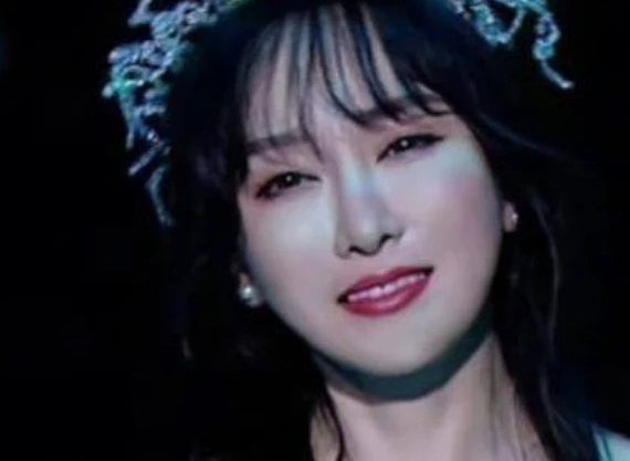 |她曾春晚常客，与富豪认识1小时便领证，今41岁成豪门阔太