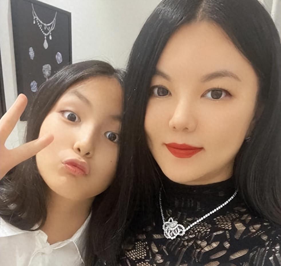 娱乐圈再传噩耗!傅艺伟30岁独子高乐男离世,死因曝光让人叹息