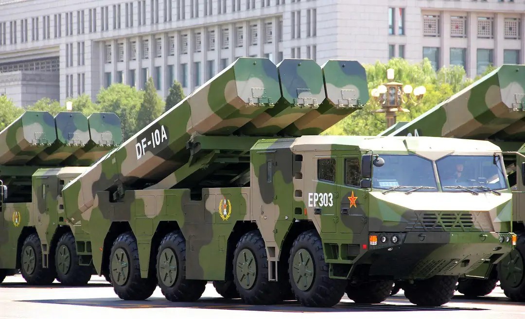 美国兰德:中国东风导弹仅需一次打出30枚,嘉手纳美军基地就完蛋