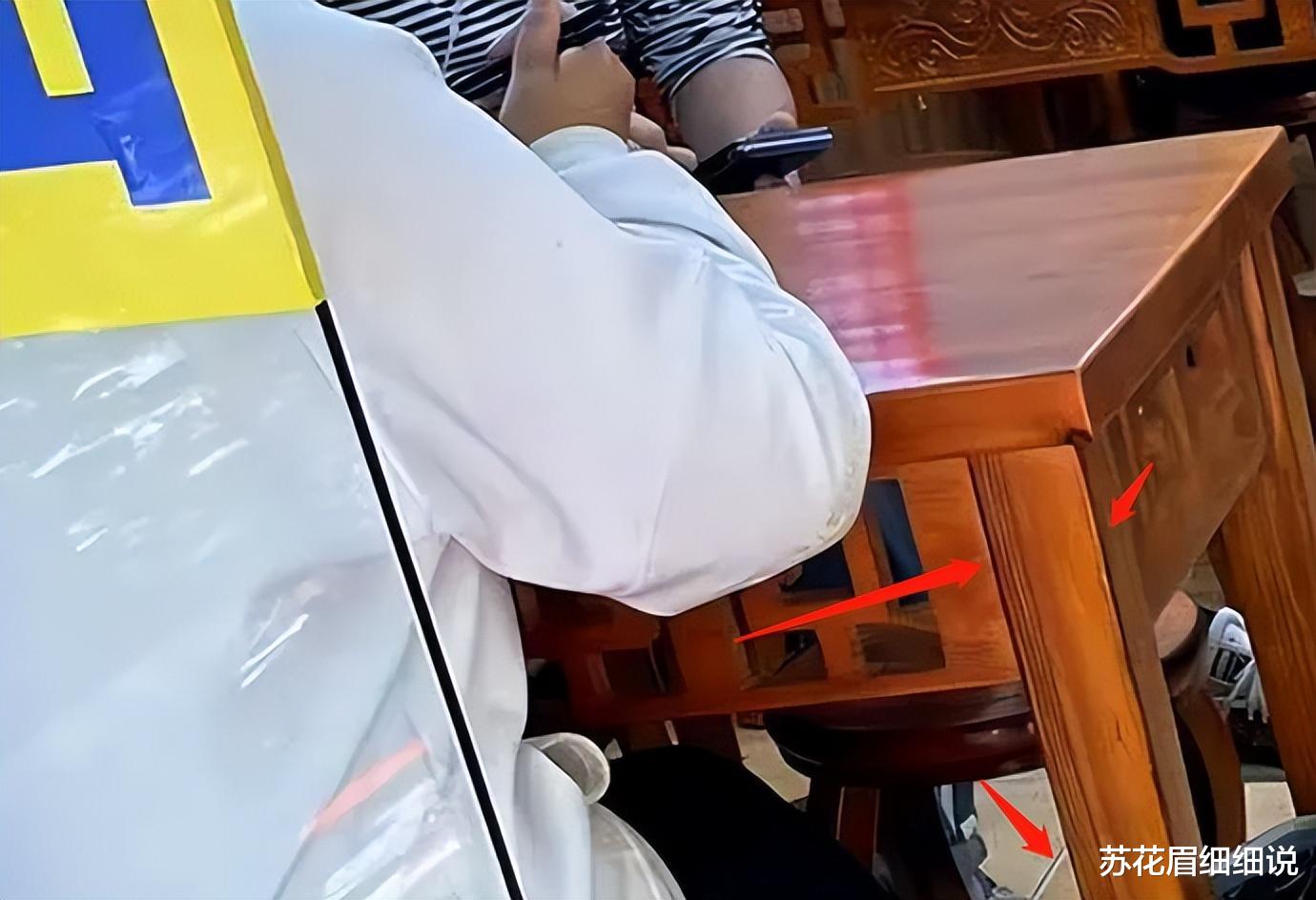 王大治|王大治吃苍蝇小馆,和妻子戴耳机无交流,目光呆滞被疑精神出问题