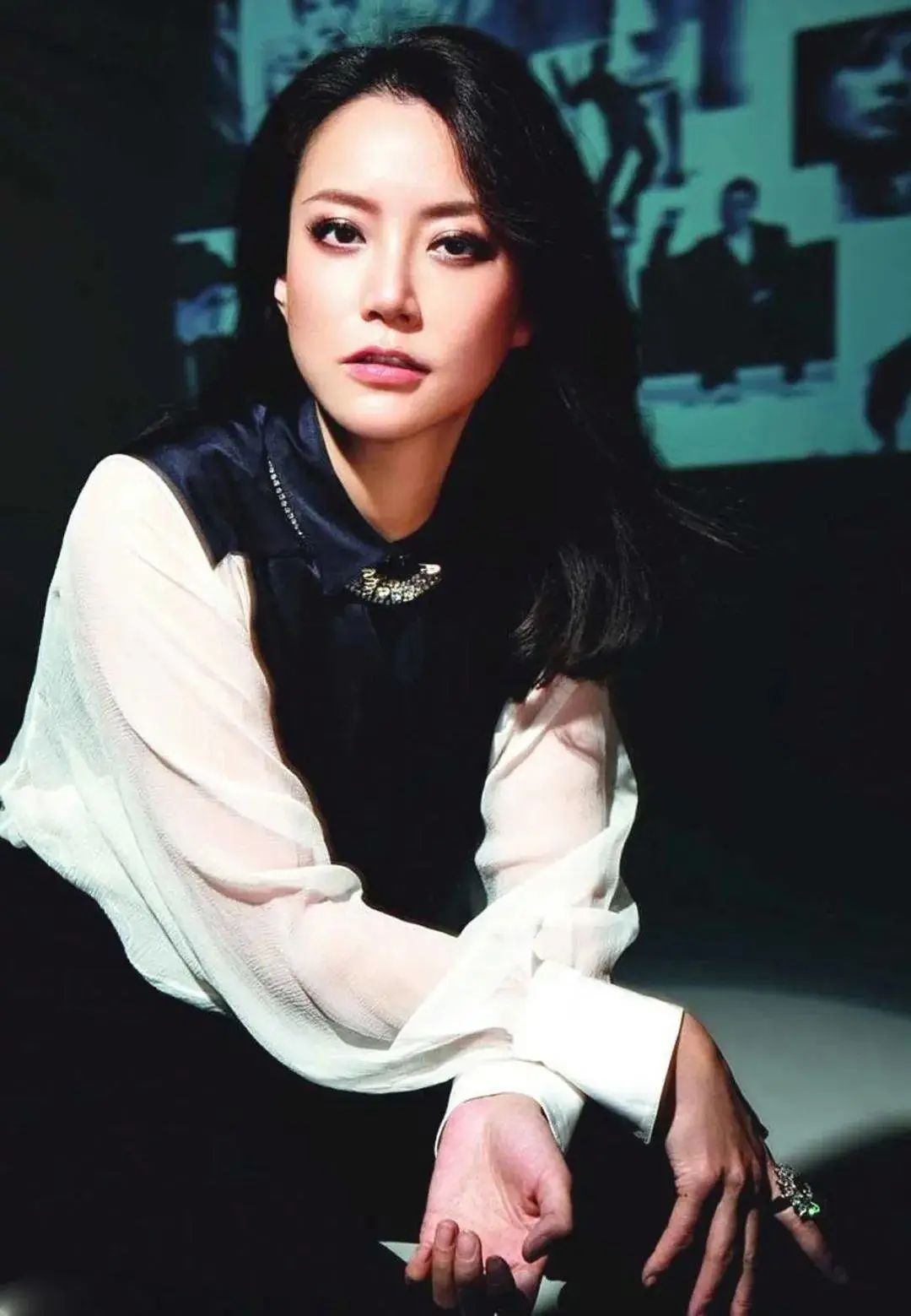 她陪伴谢霆锋整整27年，未婚先孕生下女儿，网友：长得像谢霆锋