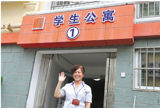 哈工大硕士竞聘“宿管阿姨”,被质疑大材小用,这次是网友肤浅了