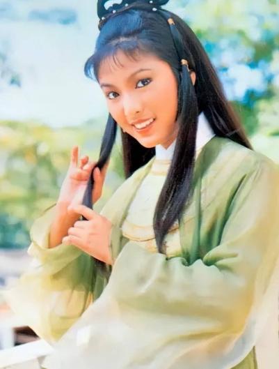 一生未婚未育，67岁沦落酒楼卖唱？成龙苦追8年，邓丽君横刀夺爱