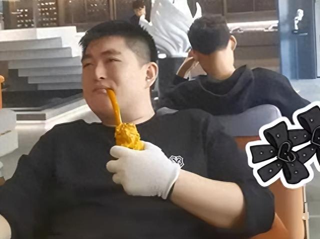 赵本山儿子:你们算哪根葱,我家钱十辈子花不完,利息都比你们多