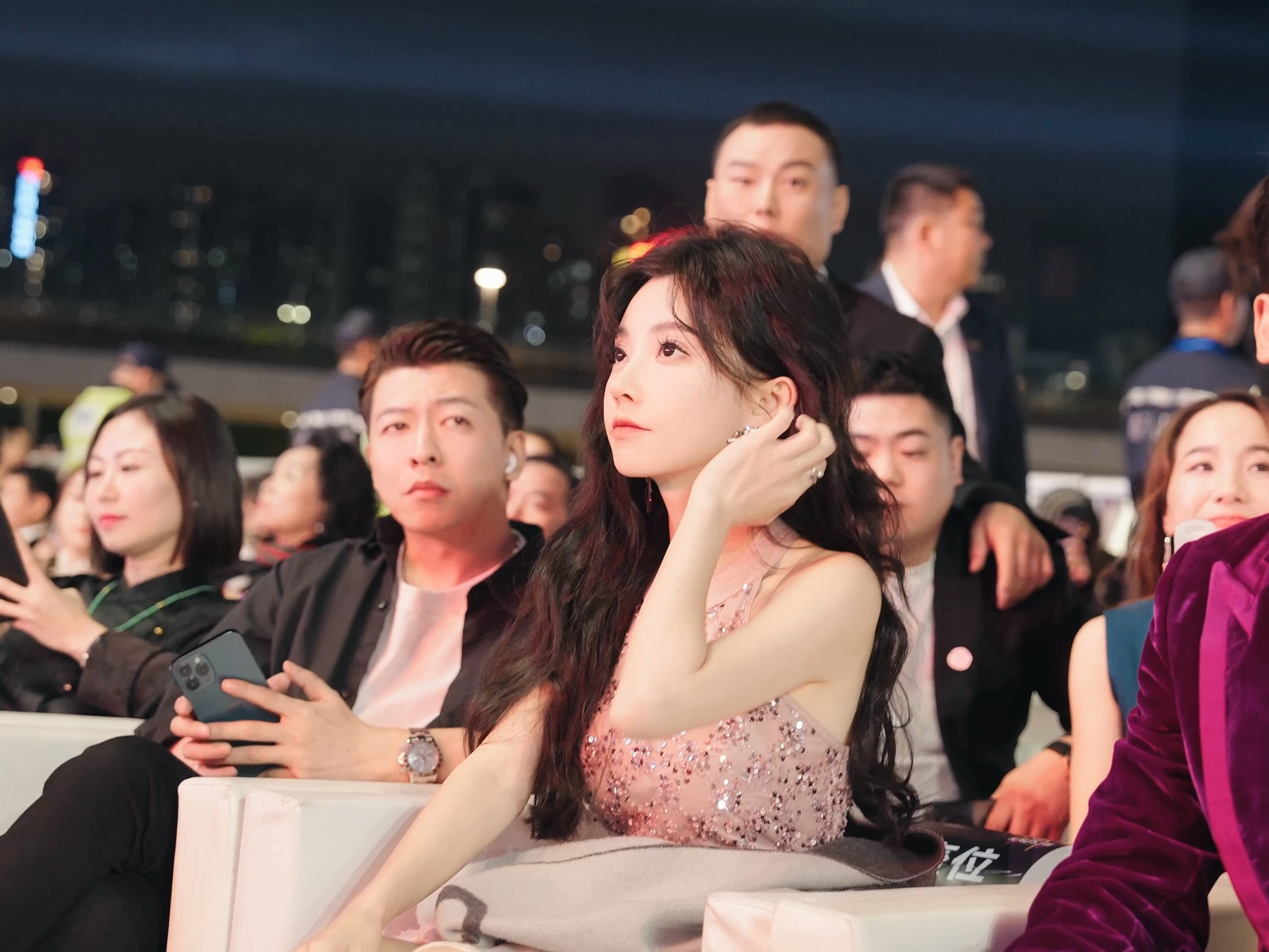 31岁的冯提莫确诊癌症晚期，病因曝光：别再放纵身体了