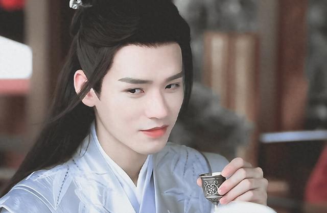 《山河令》下架两年，龚俊一扑再扑，周也连续小爆，而他没戏拍了