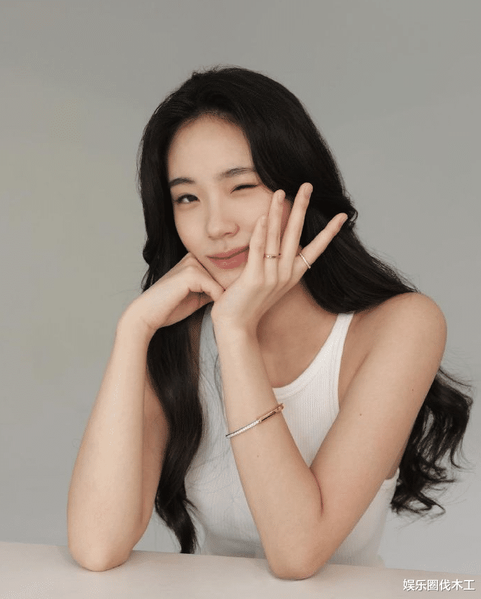 小S女儿广告来袭，老大沉静高冷老二俏皮妩媚，网友：摇钱树而已