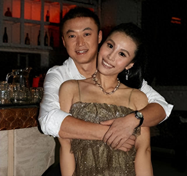 花掉千万家产离婚，42岁马琳因言论惹非议，二婚娶体操女神很幸福