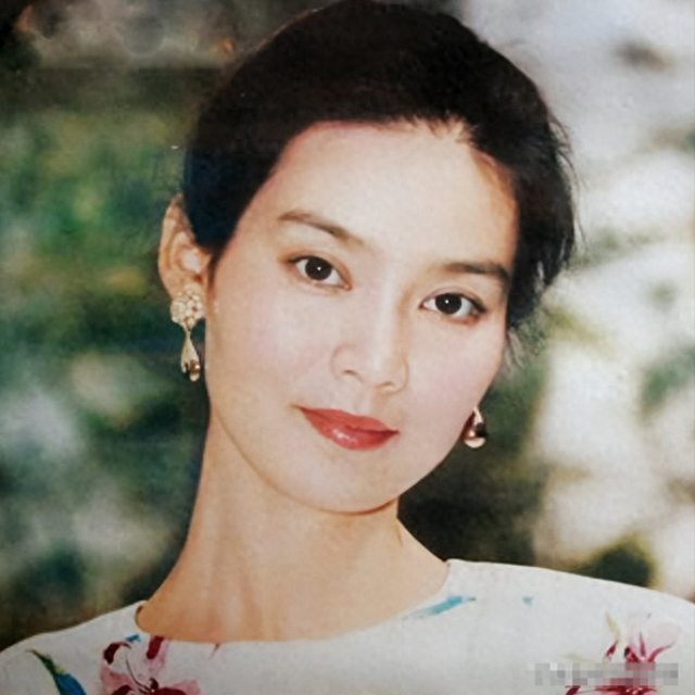 为娶央视主持王小丫,与影后潘虹离婚,潘虹“报复”堪称教科书