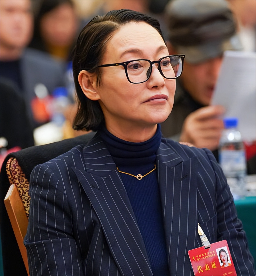 人民大会堂这一天,内娱明星的“真实颜值”,治好了我的容貌焦虑