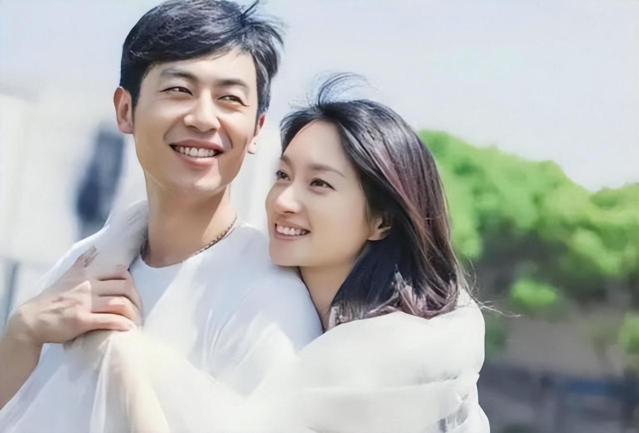 朱亚文|朱亚文被骂不守男德,脸贴脸搂抱女化妆师,乍一看以为两人在交往