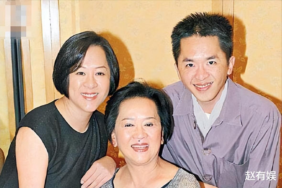 同时拥有3个老婆，每人每月50万零花钱，一周轮流陪2天剩一天休息