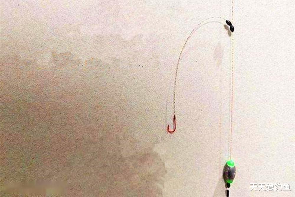 钓鱼技巧：3种特殊钓离底方法，适合各种野钓鱼情