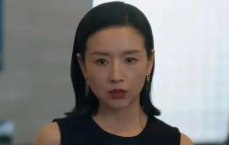 这一次,董洁的体面被“周迅”撕了个粉碎