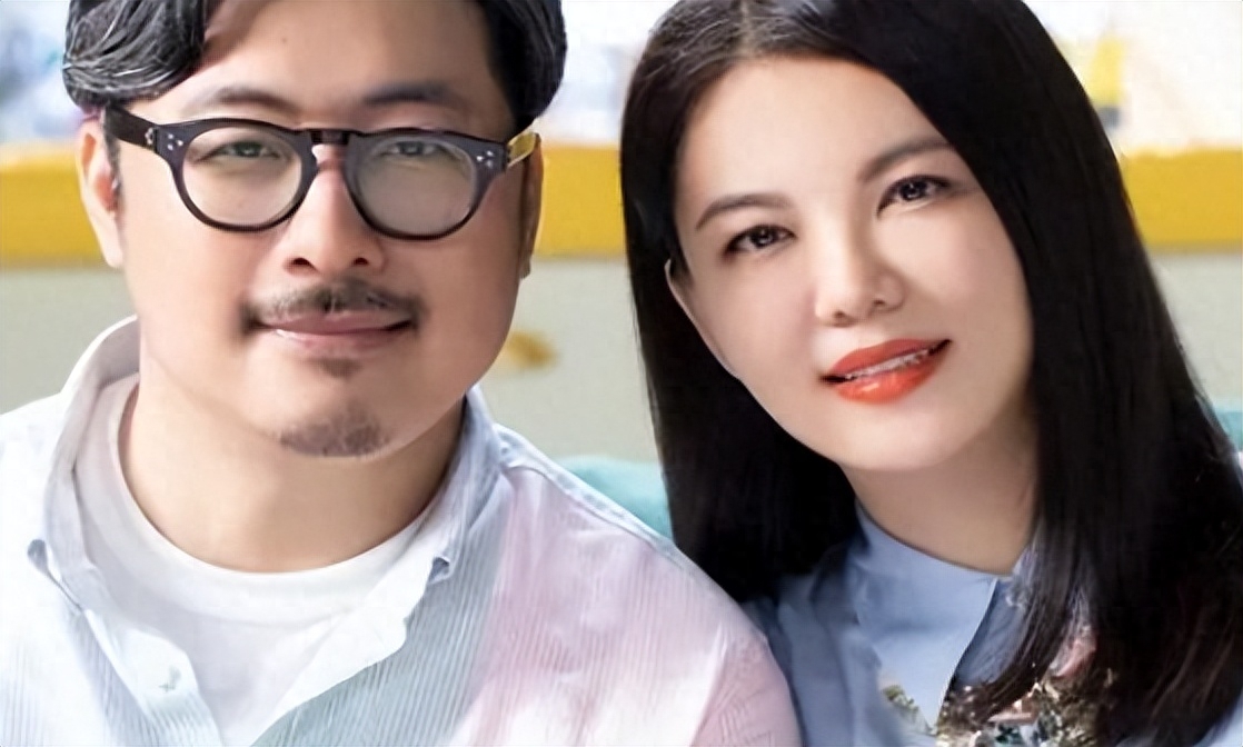 李湘首晒英国豪宅，室内富丽堂皇茶杯镶金，穿钻睡衣戴220万名表