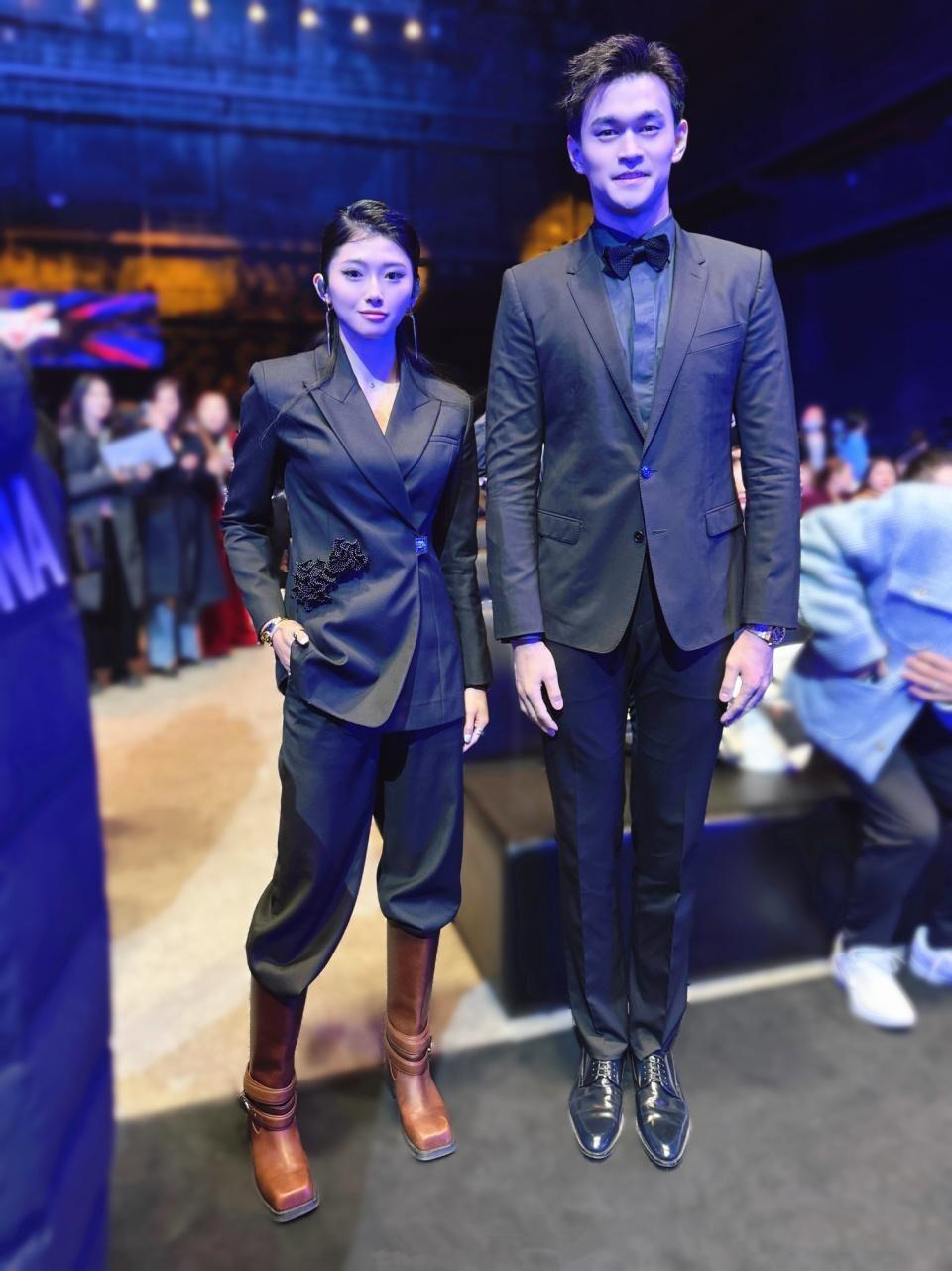 对比鲜明！孙颖莎穿毛衣低调领奖，吴艳妮高调发声，好似社会大姐