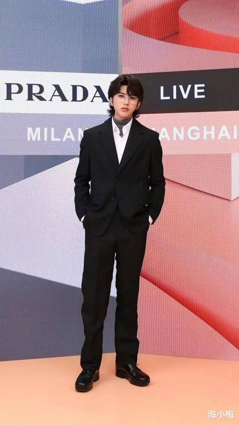 刘雨昕|是谁把他们捧成了“毯星”？ 颜值不在线、没有代表作。