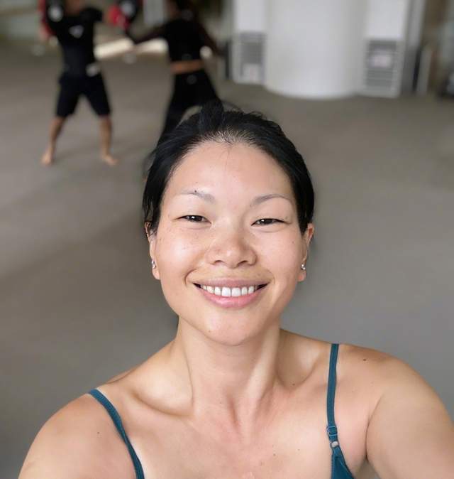 超模吕燕吐槽国人不勤劳,不满早上高铁站没人:优良传统哪里去了