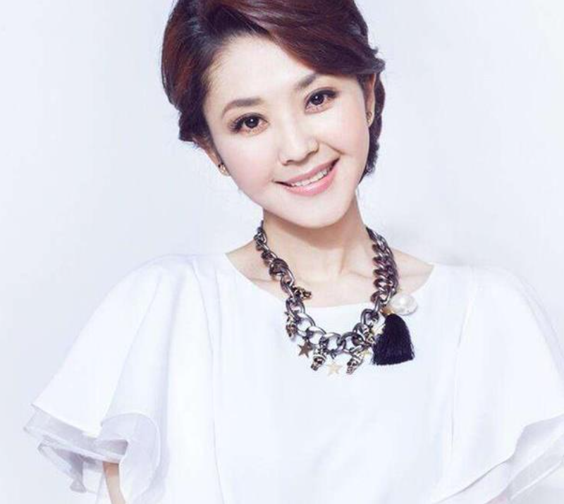 “学历最低”的央视主持,嫁给电台领导,结婚20年只生孩子不做饭