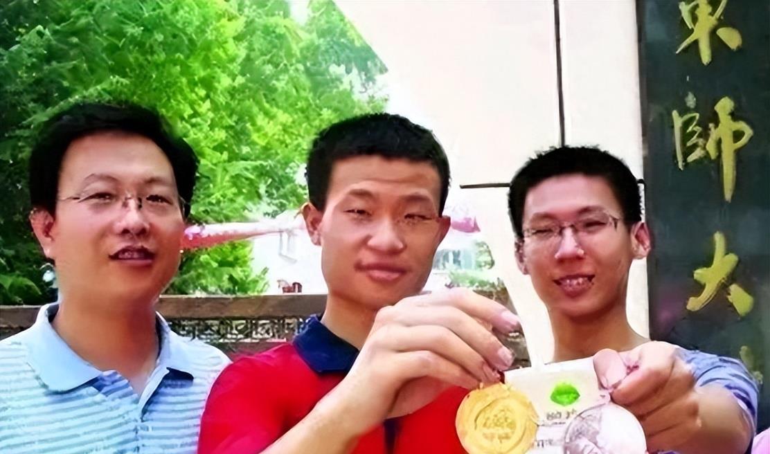 北大韦神,32岁没车没房被嘲失败,网传工资流出后,网友都沉默了!