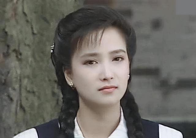 脸型不好看,别怪麻花辫!这六位女星完美诠释:土的是人不是辫子