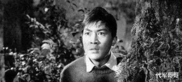 原来他已去世10年了,对患癌妻子不离不弃,遗孀的选择让人泪目