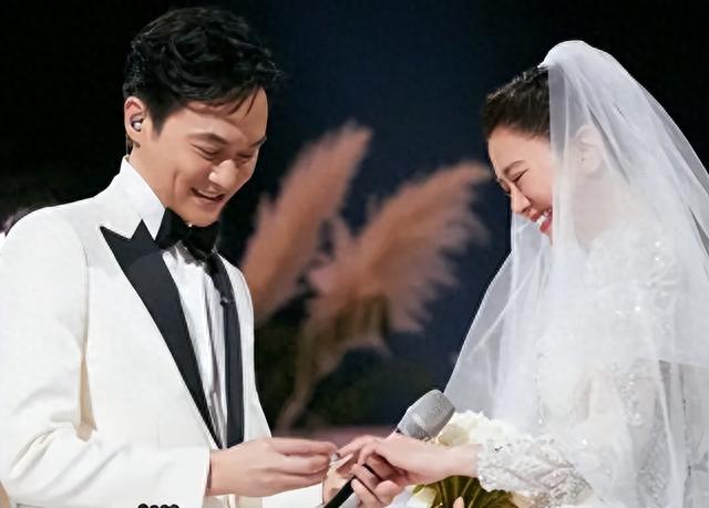 都不是善茬？结婚22年后，张智霖和袁咏仪的遮羞布，再也盖不住了