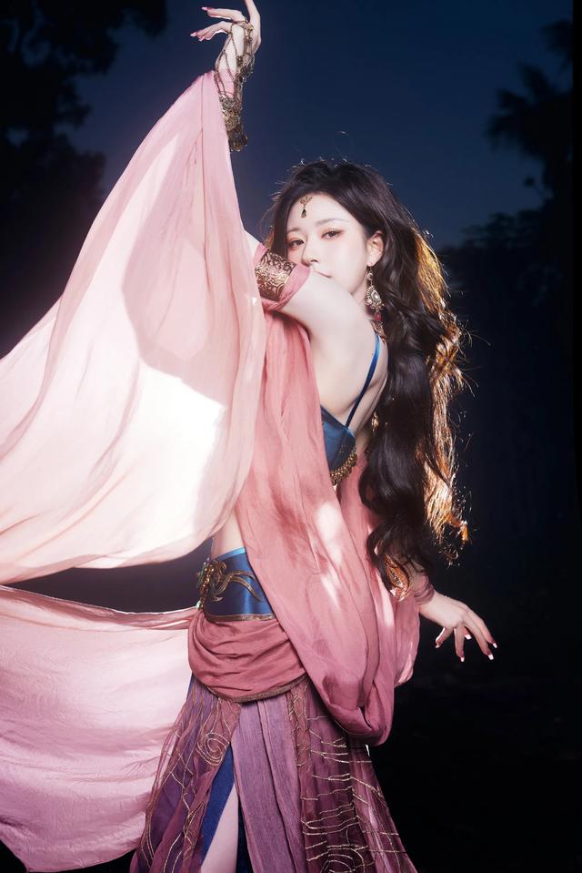 跨年晚会|赵露思跨年晚会敦煌神女造型 神圣高贵 风情妩媚
