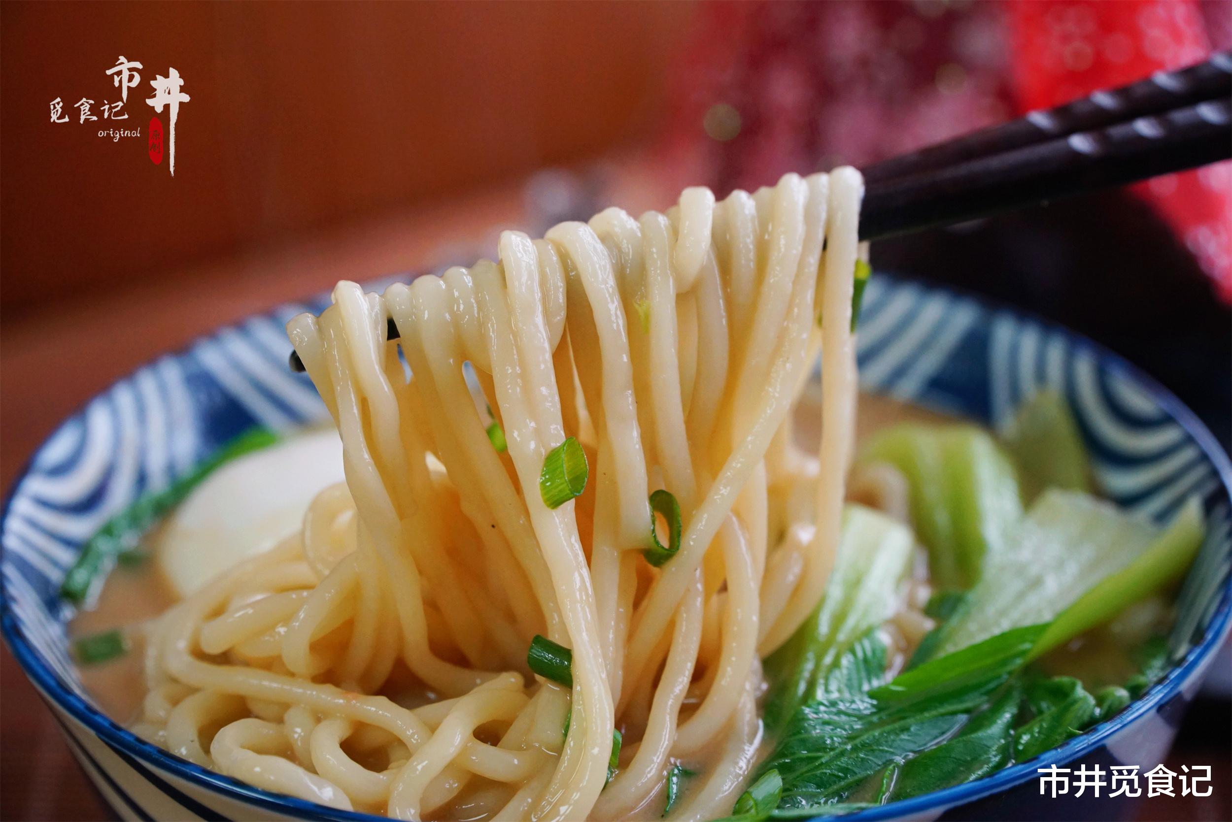 面条|冬天吃家常面条,别忘了多加2样料,发汗去寒,吃上一碗全身暖和