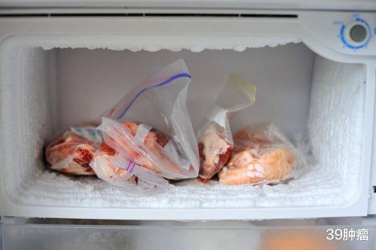 装菜的“塑料袋”放进冰箱，不仅有毒还致癌？一个实验揭晓真相