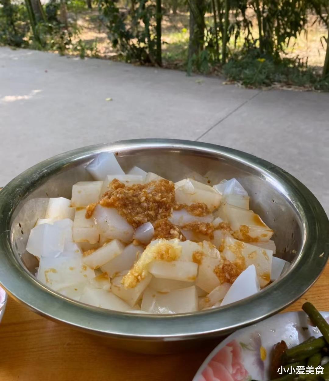 退休|70后大叔退休回老家，晒出一人食晚餐走红，网友：可以蹭口汤吗