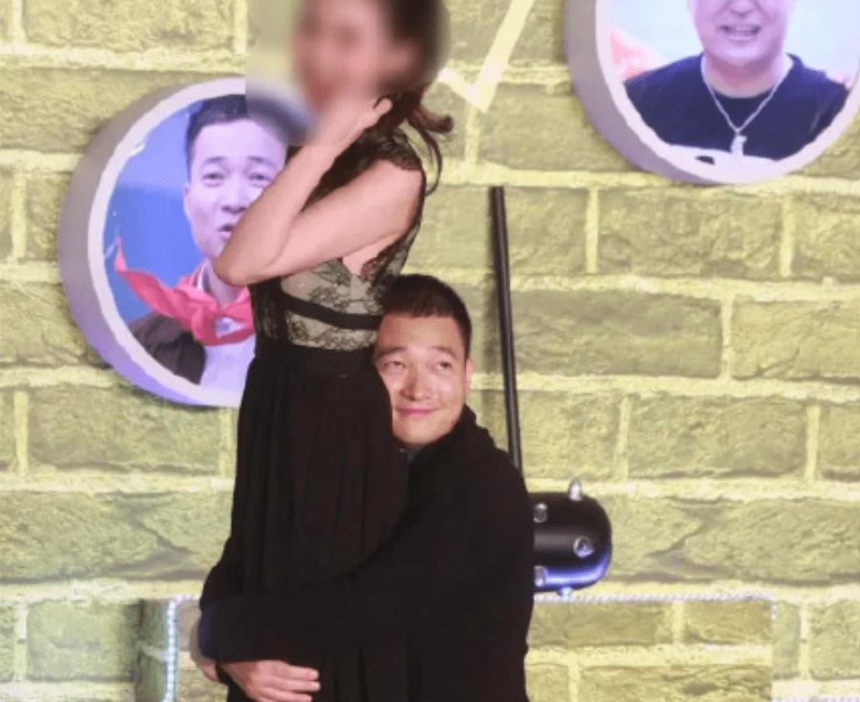 最没分寸感的6位男星，对女星动手动脚无底线，犀利操作刷新网友三观