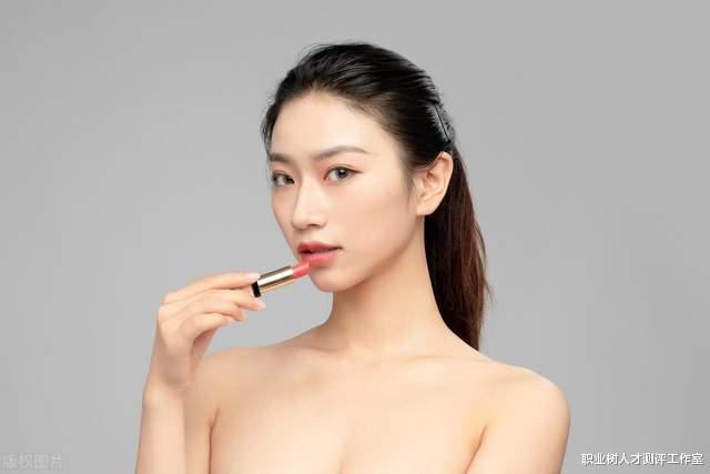 唇膏 心理测验：女孩们，拿出你的化妆包！从唇膏形状找到你的隐藏性格