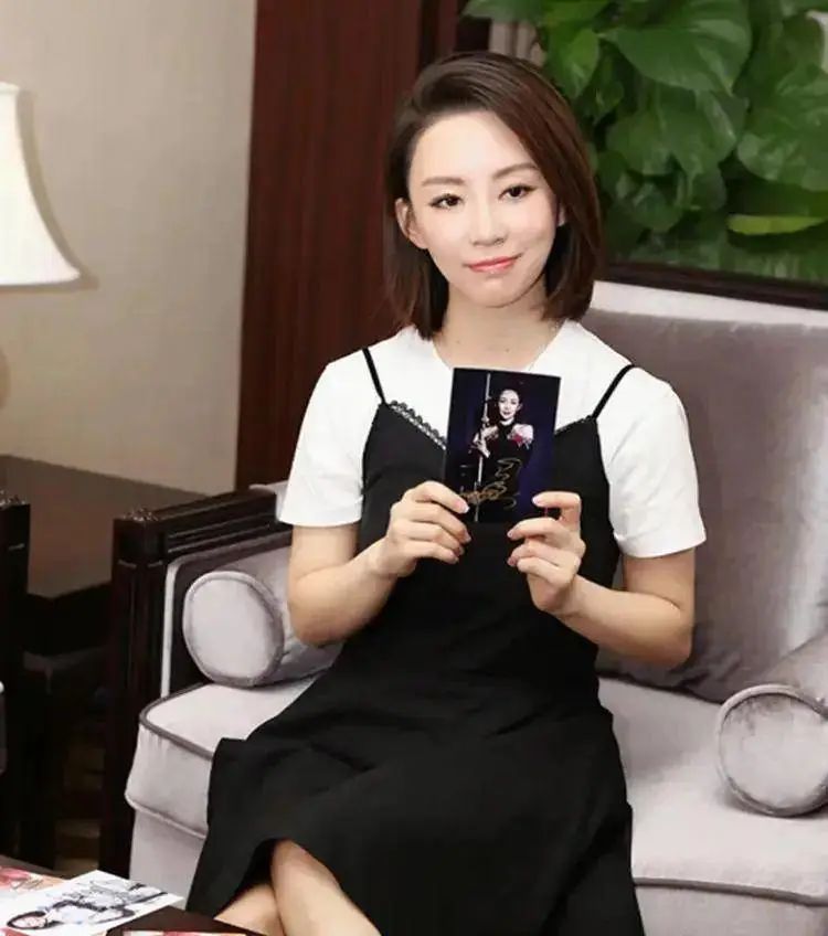 潘晓婷与小鲜肉恋情曝光！41岁身材火辣，富婆美艳绯闻惹人瞩目！