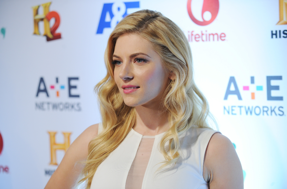 盘点《维京传奇》里的女战士拉葛莎参演过的两部大尺度r级电影 - 电视