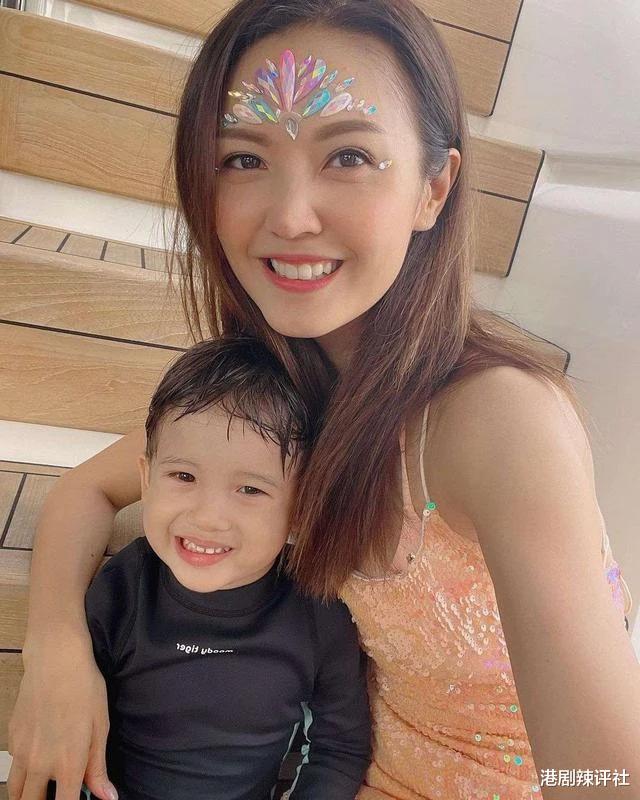 TVB女星与男友合体秀恩爱,拍拖5年仍未成婚,曾被封猪扒港姐