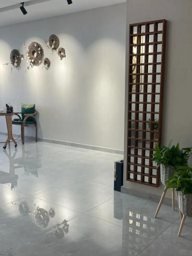 女人过了五十岁，衰老飞快，日常保养，做好七件事，六十岁也不老