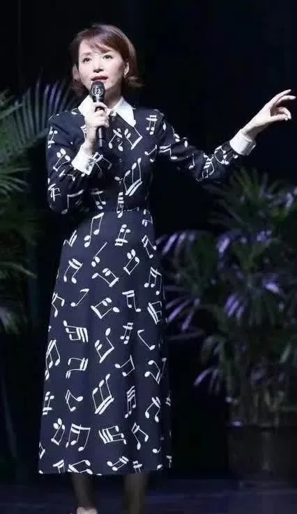 从央视一姐到销声匿迹,50岁的董卿,不再被世界宽容