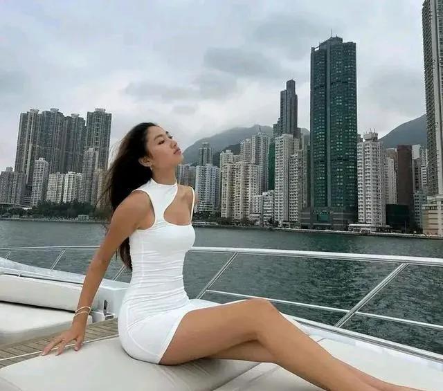 任达华|67岁任达华中山买房，打扮低调驼背像小老头，面色惨白引热议