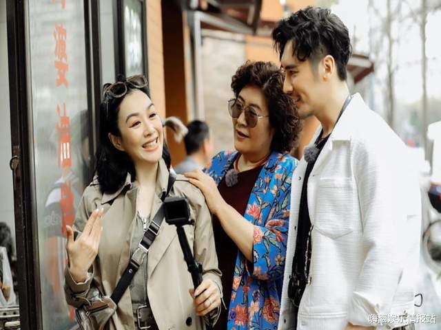 张伦硕|儿子吃软饭?张伦硕妈妈怒气开直播,回应与钟丽缇关系不和的传闻