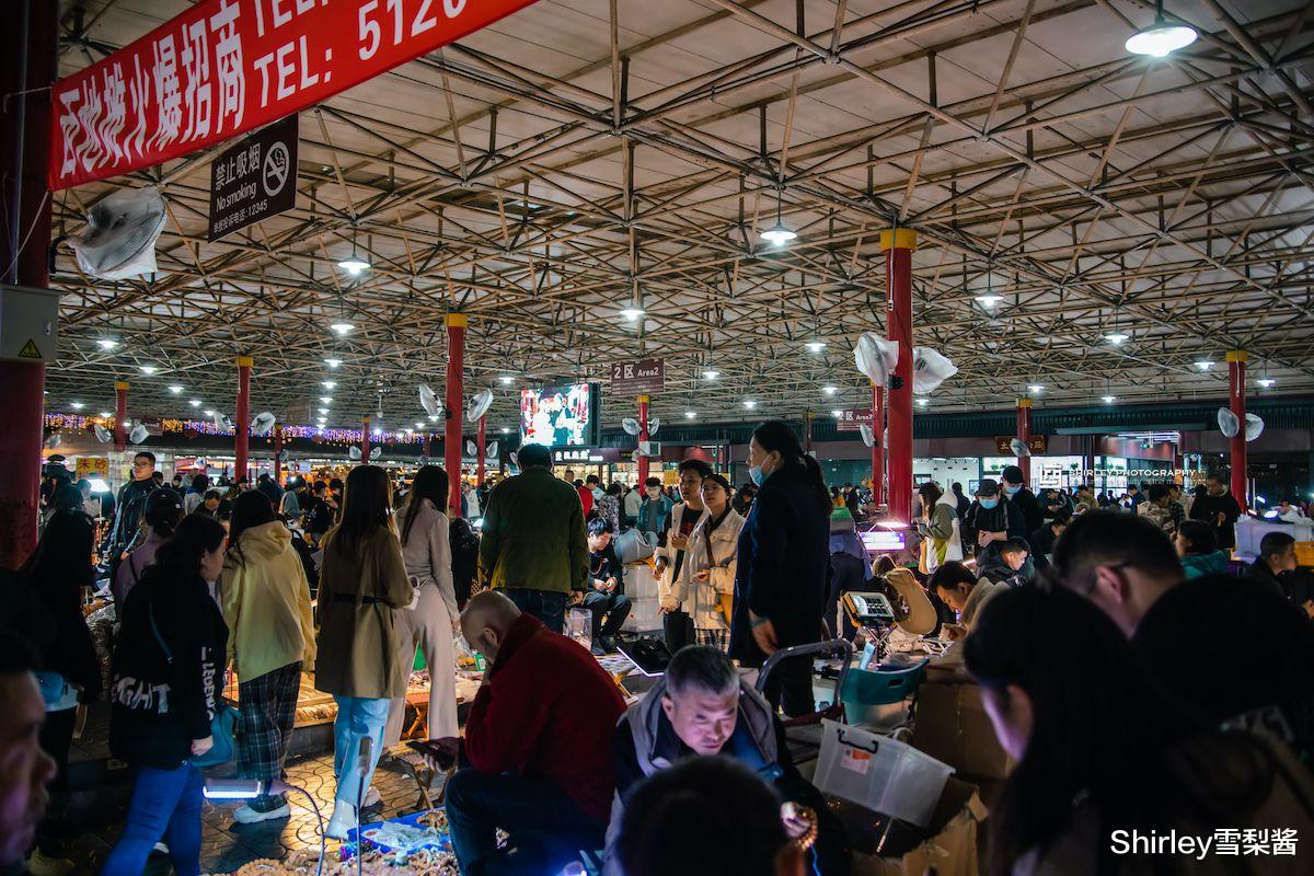 |北京最火的鬼市，每周五晚客流达2.5万，有人花15元买了把宝剑卖了15万