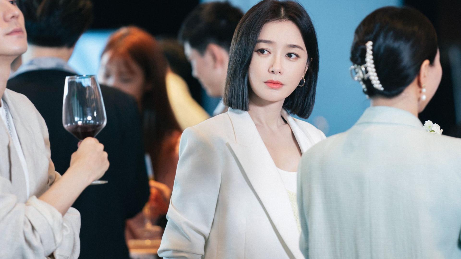 《闪耀的她》刚开播，秦岚又有两部新剧将袭，搭档两位帅气男神