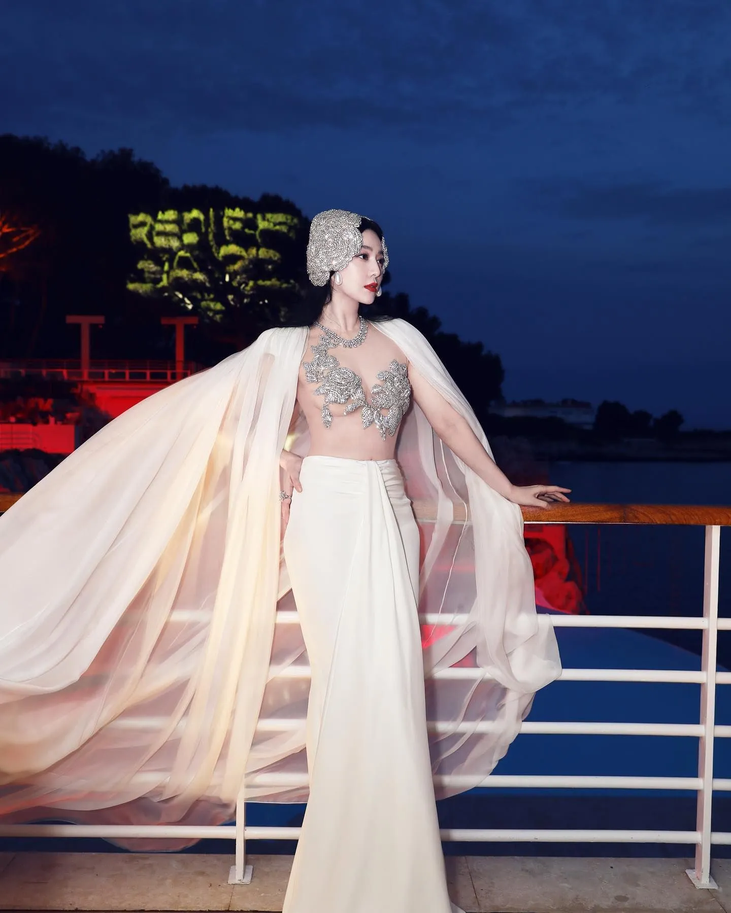 范冰冰|消失萤幕长达5年多的范冰冰    在法国坎城影展盛装出行惊艳他人