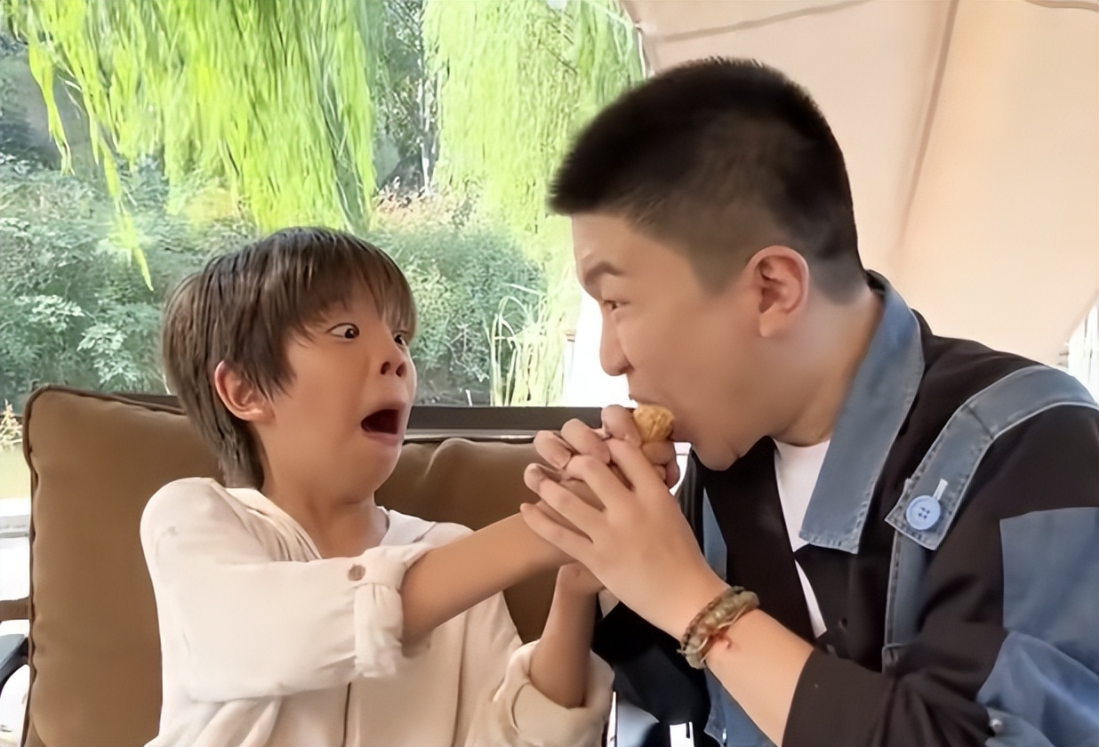 杜宇麒|杜江一家久违现身,霍思燕略微发福,嗯哼亲妹妹疑现身,长得超像哥哥