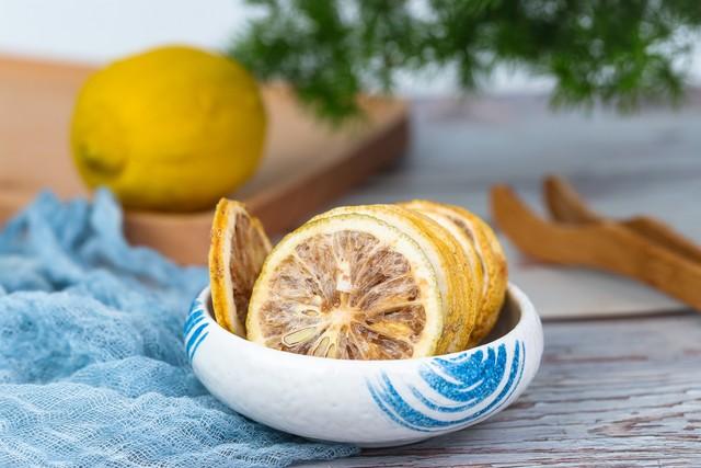 田曦薇 柠檬能杀死12种癌,比化疗强一万倍?喝柠檬水能抗癌?告诉你真相