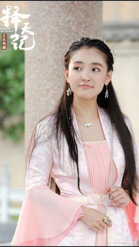 吴倩|吴倩浪姐4上班照:贝雷帽走路带风似女大学生,回武大秀过歌喉