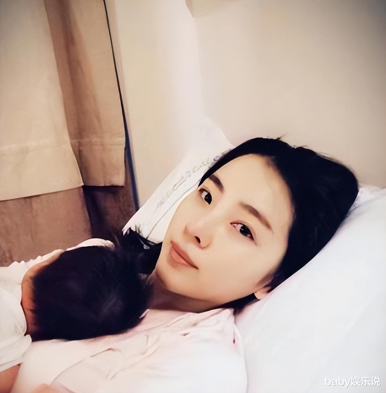 李思思|“央视花旦”李思思：嫁大学同学，3年生2子，婚后被老公宠上天