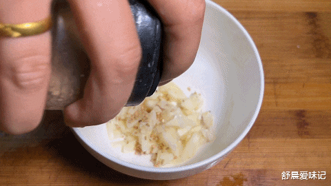 三文鱼|一把韭菜,俩鸡蛋,不用炒这样做,咸香可口,清爽开胃,简单好做