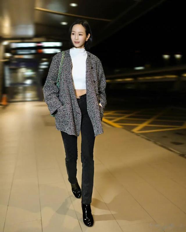 迪丽热巴|3月4日迪丽热巴黑西装造型气场全开，张天爱虞书欣抹胸裙性感迷人