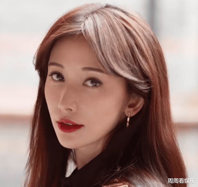 49岁林志玲现身老公演唱会!笑容满面身材惹火,力破家暴传闻